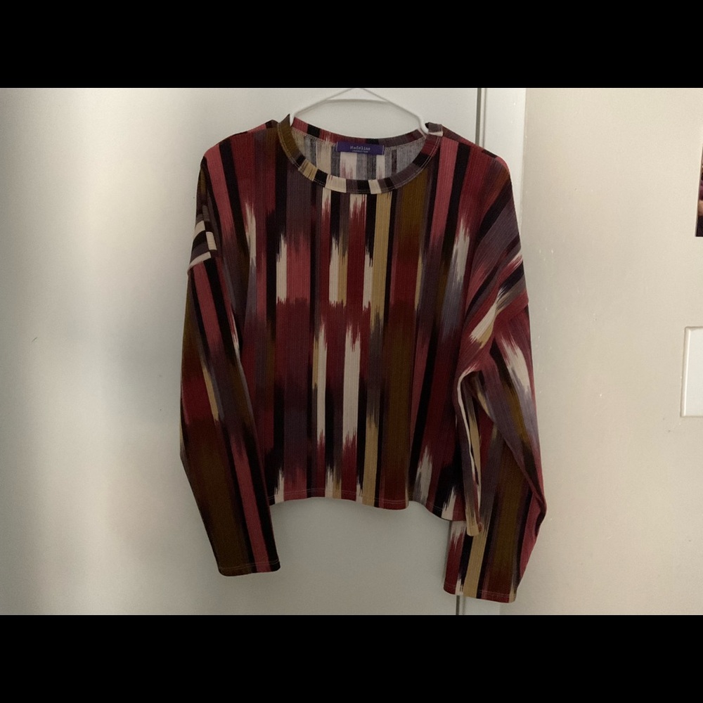 Unique and simple long sleeve crop top!